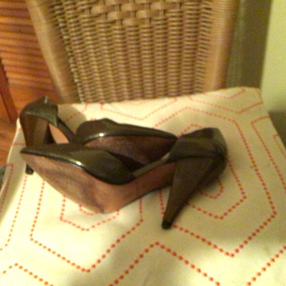 Ann Taylor Heels Size 8 Army Green Bronze Size 8 - Picture 4 of 8